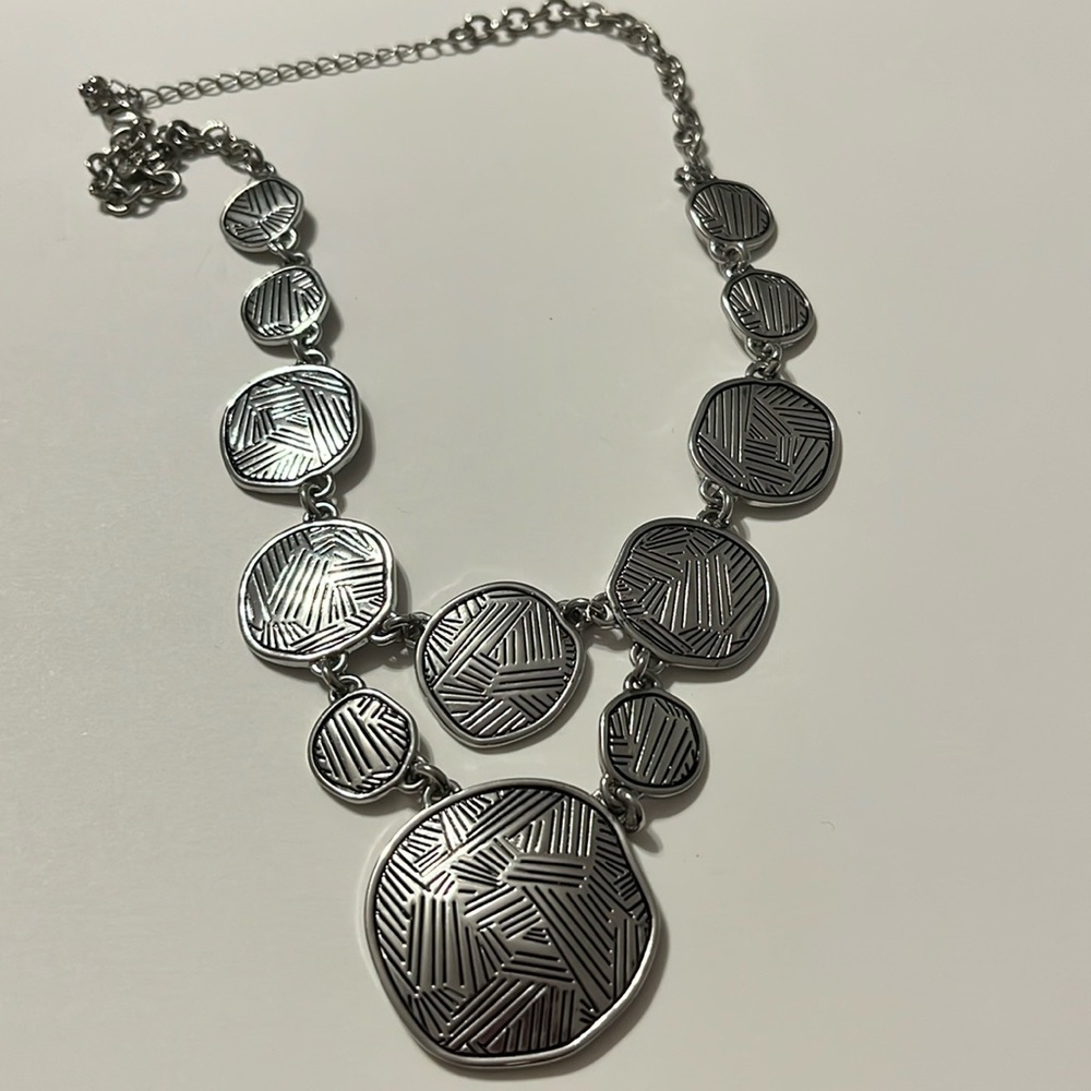 Beautiful Lia Sophia Silvertone necklace $10